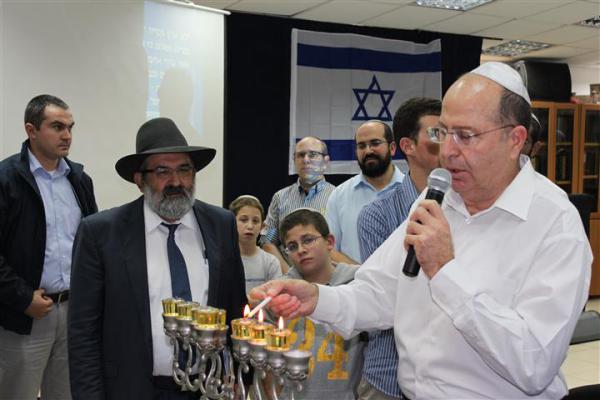 יעלון מהדק קשרים עם ישיבות ההסדר