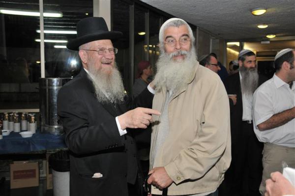 צפו: תלמידים מספרים על הרב ישעיהו הדרי