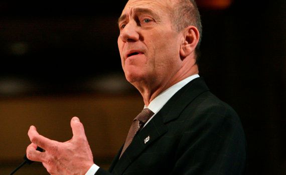 אולמרט נגד נתניהו: גורם סכנה ונזקים גדולים