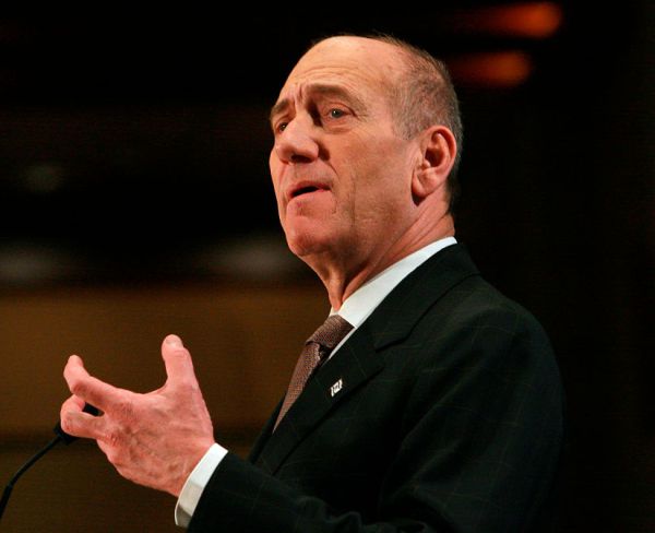 אולמרט נגד נתניהו: גורם סכנה ונזקים גדולים