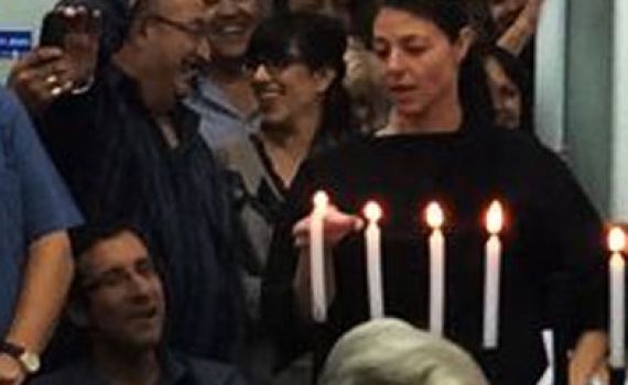 ח"כית מדליקה: מרב מיכאלי עם כיפה סרוגה