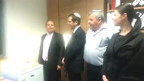 הפעם בלי הכיפה, אבל עם פרובוקציה