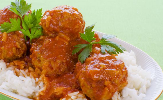 מתכון: כדורי בשר ברוטב עם אורז משובח
