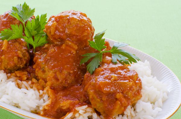 מתכון: כדורי בשר ברוטב עם אורז משובח