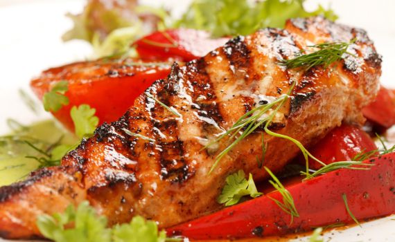 ניחוח של שבת: דג אפוי עם עשבי תיבול