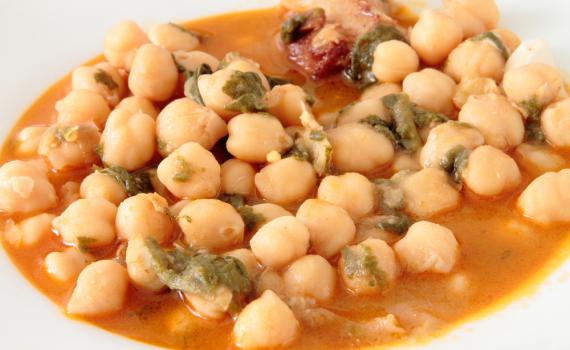 כשהטבע מחזיר אהבה: מרק חומוס וירקות