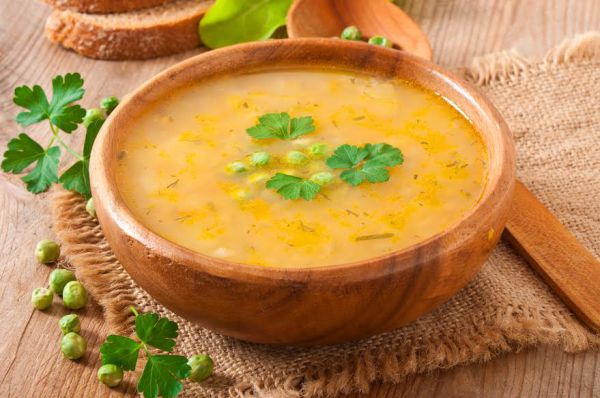 גשם בחוץ חם בפנים: מתכון למרק עדשים כתומות