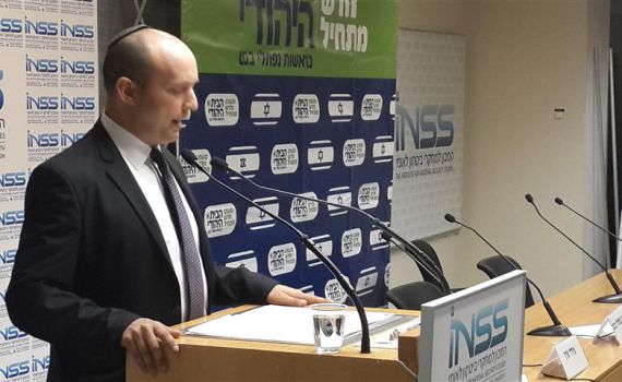 פרשנות: בנט לא שלל ישיבה בממשלה במקרה של פינוי ישובים