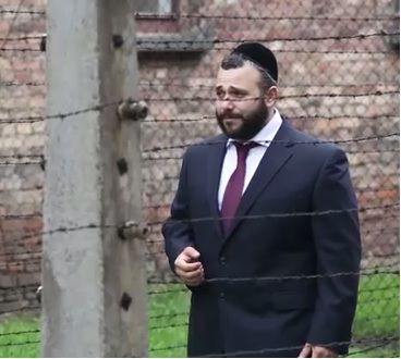 יום השואה הבינלאומי: צודיק גרינוולד מצמרר עם "אב הרחמים"