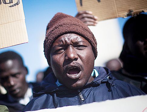 אורי גוטליב למסתננים: "מה שהמדינה עושה לכם זו בושה"