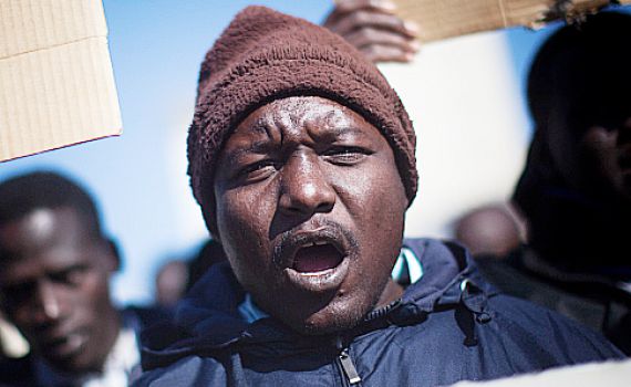 אורי גוטליב למסתננים: "מה שהמדינה עושה לכם זו בושה"