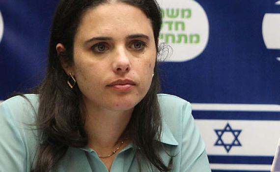 שקד בבקעת הירדן: "שהממשל האמריקאי יתפכח מהאשליות"