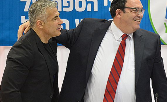 הרב פירון לא מתחרט: לפי ההלכה בנות לא צריכות להתגייס