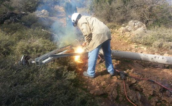 טיילו בבטחה: עמודי חשמל שקרסו בסופה פונו מנחל עמוד