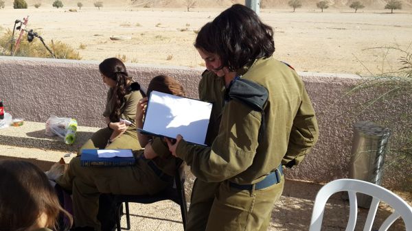 החיילות חגגו את סיום הקורס הצבאי בסיום מסכת