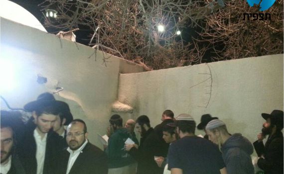 מאות מתפללים נכנסו הלילה לקברי יהושע וכלב בשומרון