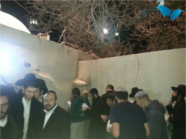 מאות מתפללים נכנסו הלילה לקברי יהושע וכלב בשומרון