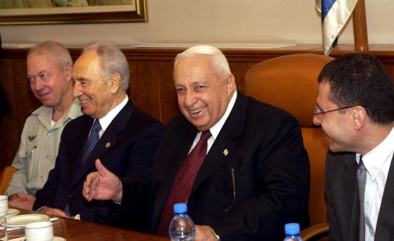 צפו בתחנות השונות בחייו של אריאל שרון