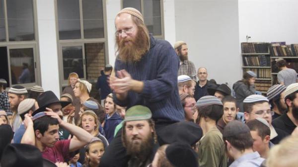 מאות חגגו את שובו של בעז אלברט ליצהר