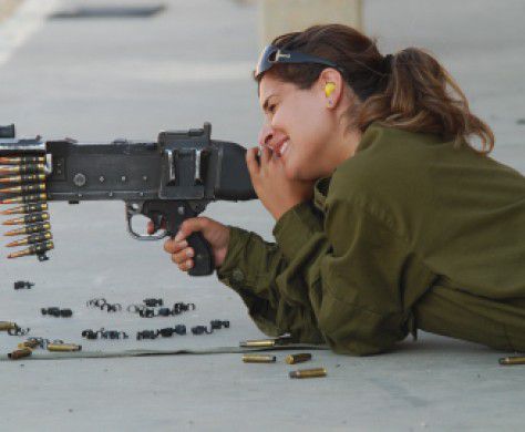 למרות עמדת הרבנים: שיא במספר הדתיות שהתגייסו לצה"ל