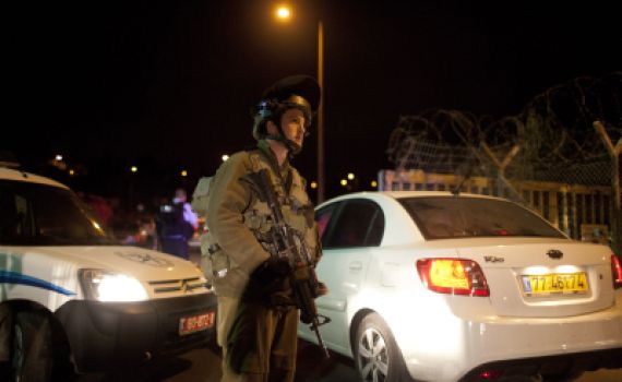 הפיגוע בפסגות: חדר כדי לגנוב נשק ודקר את הילדה