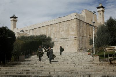 שו"ת סמס: האם מותר לכהנים להכנס למערת המכפלה
