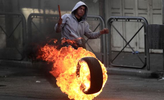 פלסטינים רגמו באבנים רכב של שחקני 'הבימה': "היינו בהלם"
