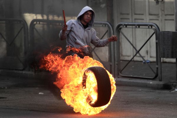 פלסטינים רגמו באבנים רכב של שחקני 'הבימה': "היינו בהלם"