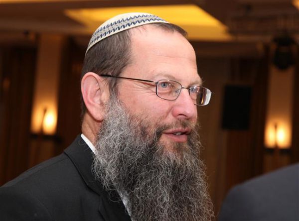 צפו: הרב חיים גנץ במסיבת הודיה על הצלתו ממוות