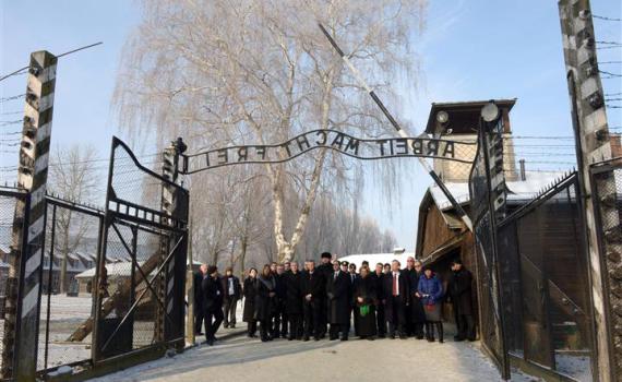 גלריה: משלחת חברי הכנסת למחנה ההשמדה אושוויץ