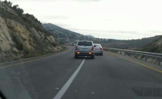 חוצפה: רה"מ הפלסטיני עקף בפס לבן ודרש התנצלות