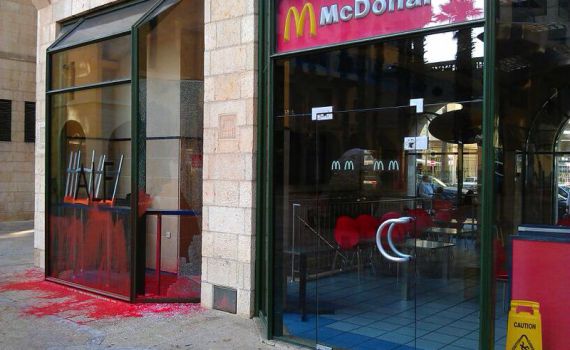הטרור הטבעוני משתולל: תג מחיר נגד סניף מקדונלד'ס