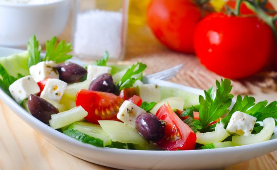 חג לאילנות: מתכון לסלט פירות וירקות חגיגי