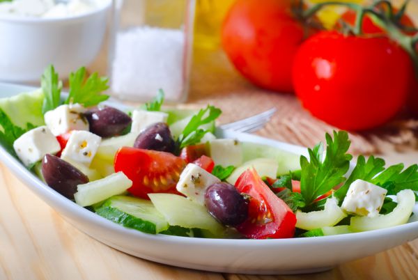 חג לאילנות: מתכון לסלט פירות וירקות חגיגי