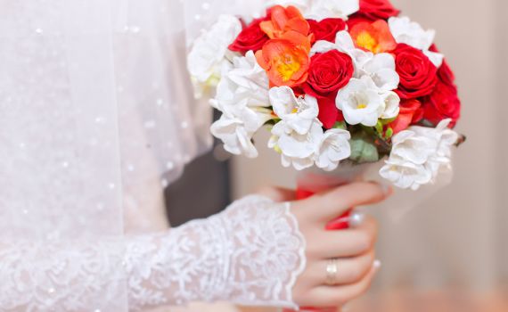 זוגיות: למה לא הבאת לה פרחים לשבת?