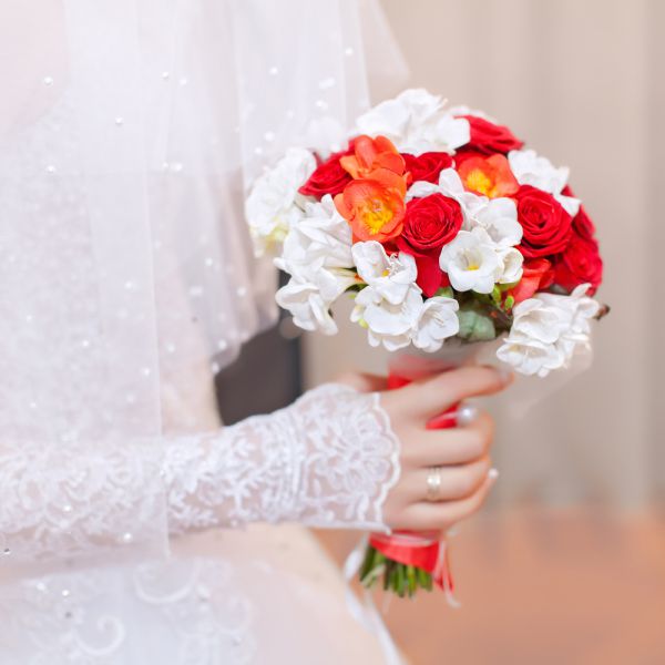 זוגיות: למה לא הבאת לה פרחים לשבת?