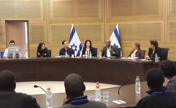 ח"כ שקד: "מסעדנים צריכים להעסיק בדואים ופלשתינאים"