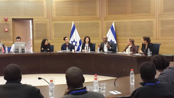 ח"כ שקד: "מסעדנים צריכים להעסיק בדואים ופלשתינאים"