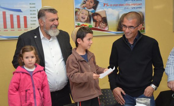 דו קיום בשומרון: תעודת הוקרה לערבי שחילץ מתנחלים