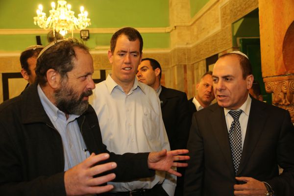 השר שלום במערת המכפלה: "צריך להראות לעולם מי היה פה קודם"