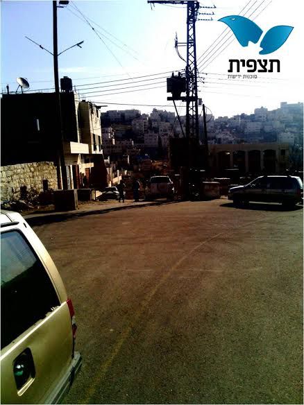 הסתתרו מאחורי רכב TIPH ויידו אבנים