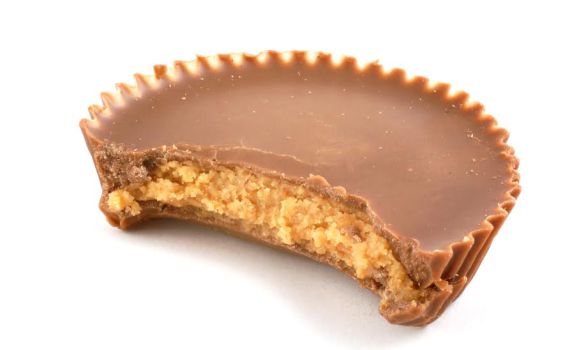 הפתעה מתוקה: מתכון לחטיף חמאת בוטנים ושוקולד