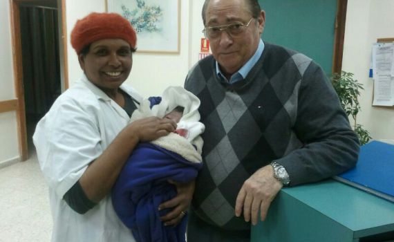 כרעה ללדת בכביש 60; הרופא: "זו הלידה ה-30 שלי"