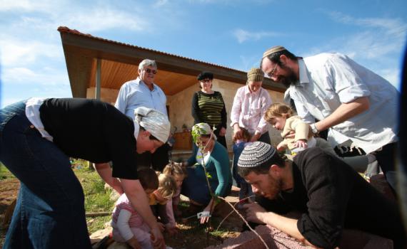 שלוש שנים לטבח: 38 ילדים קרויים על שמם של בני משפחת פוגל