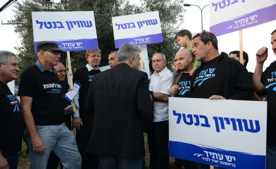 יותר ח"כים מפעילים: 'יש עתיד' יצאה לפעילות שטח