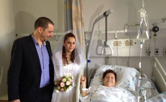 ערב החתונה אמה של הכלה אושפזה, הזוג התחתן ליד מיטתה