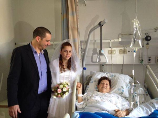 ערב החתונה אמה של הכלה אושפזה, הזוג התחתן ליד מיטתה