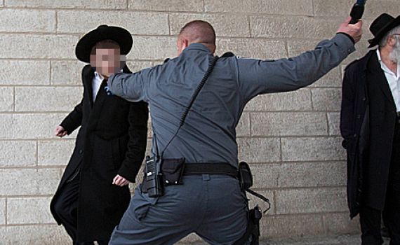 הוגש כתב אישום נגד מפגין חרדי: "יידה אבן לעבר שוטר"