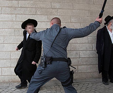 הוגש כתב אישום נגד מפגין חרדי: "יידה אבן לעבר שוטר"