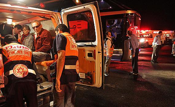 תל-אביב: נוסעת ירדה מאוטובוס ורגלה נקטעה. מצבה קשה